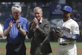 包含快船队季后赛出局，主帅宣布引咎辞职，联系今天全部比较作者电影的是等级日本.的词条